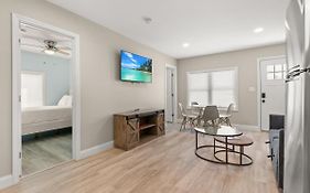 Steps To Beach Fully Renovated Sleeps 6