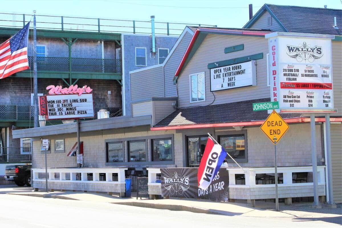 Steps To Beach Fully Renovated Sleeps 6 Hampton Exterior photo