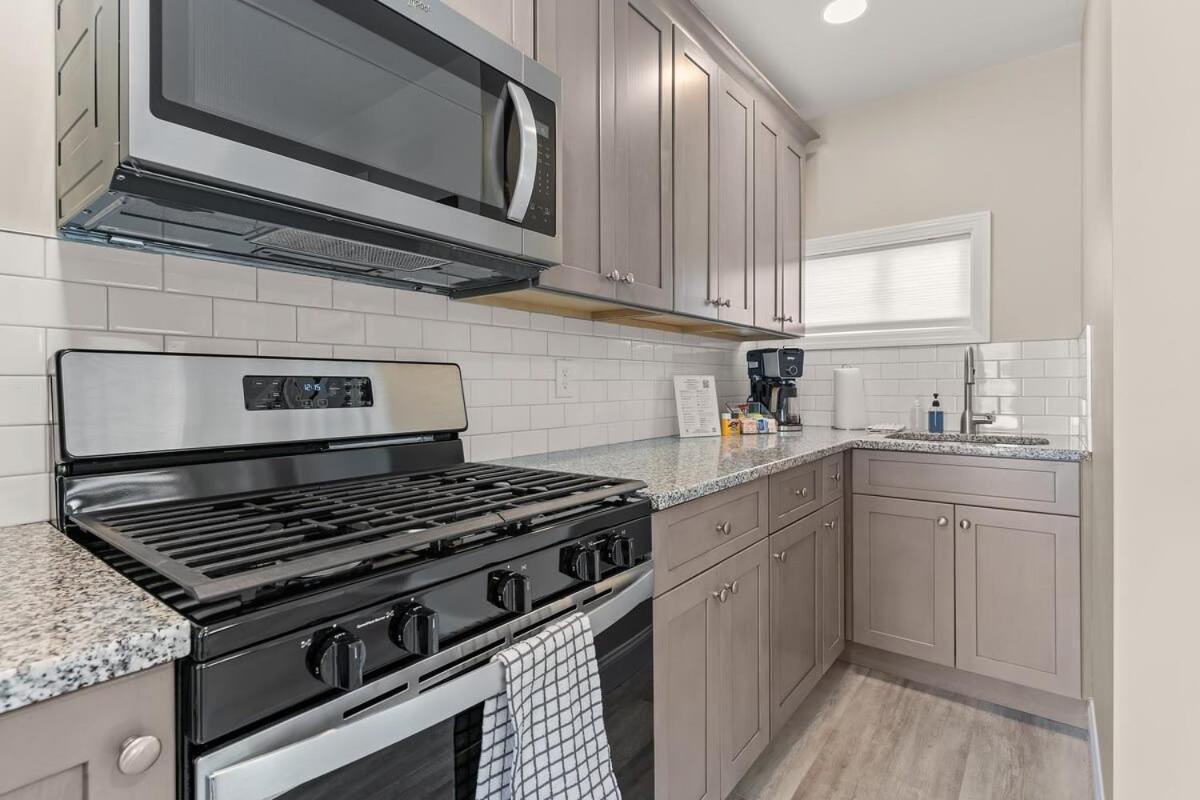 Steps To Beach Fully Renovated Sleeps 6 Hampton Exterior photo