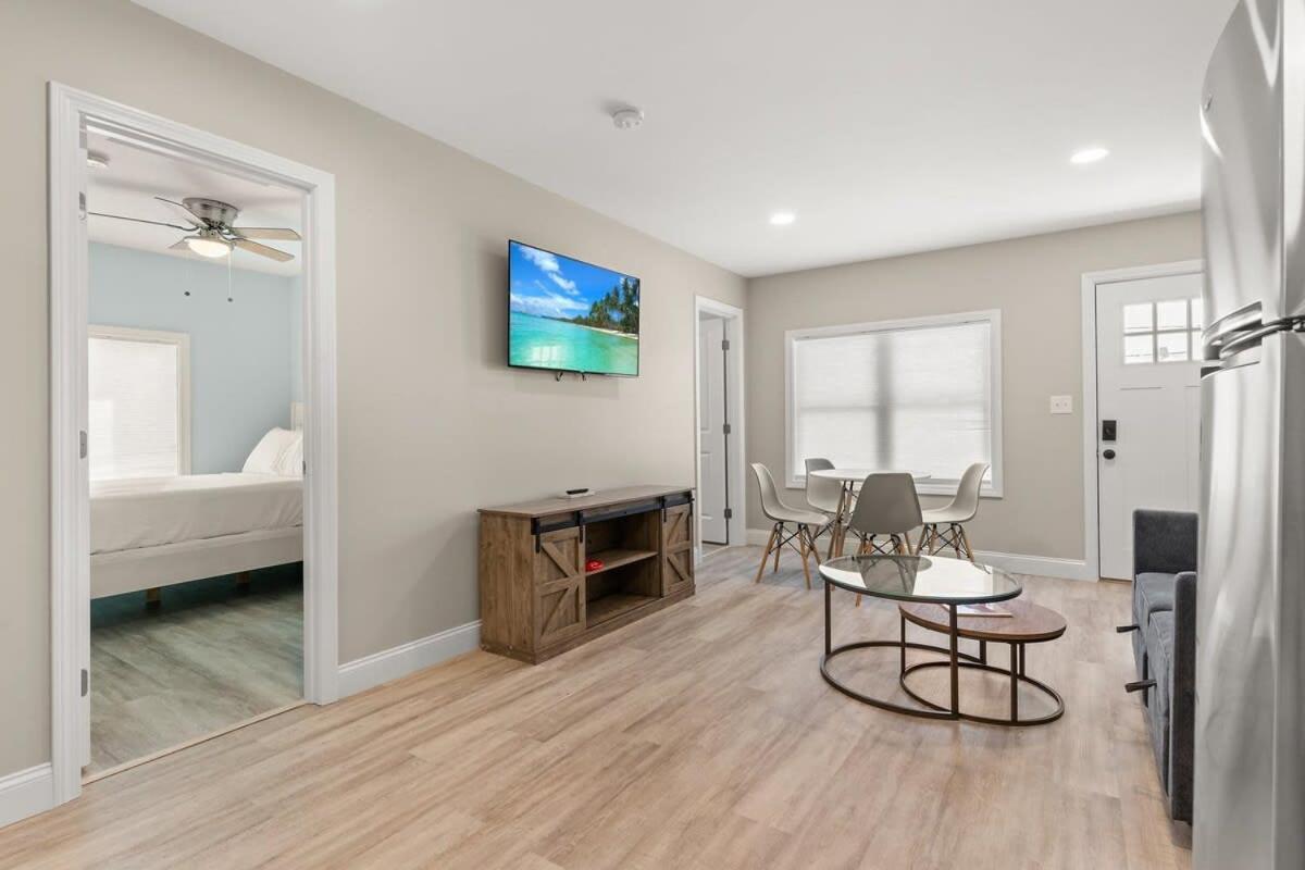 Steps To Beach Fully Renovated Sleeps 6 Hampton Exterior photo